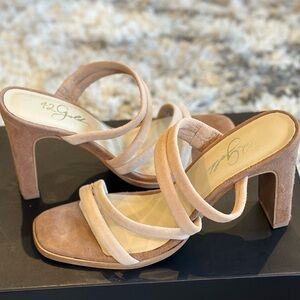 42 Gold Lonnie heels size7.5